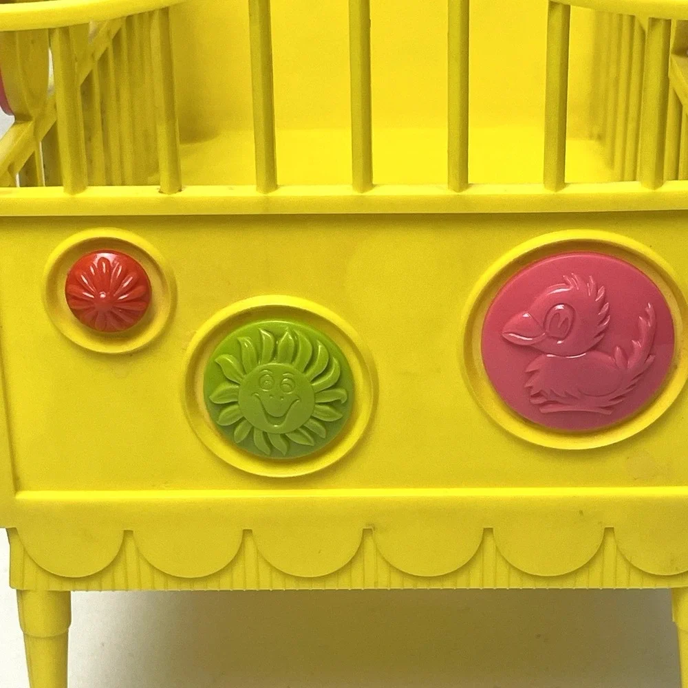 Vintage Suzy Cute‎ Deluxe Reading Corp Crib 1960's Doll Furniture Nursery